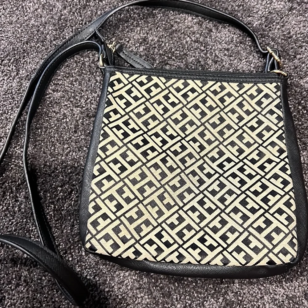 Tommy Hilfiger crossbody - Picture 2 of 2